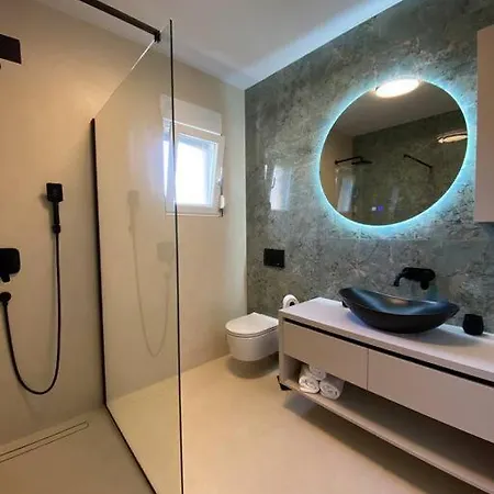 Luxury Apartment With Jacuzzi Podstrana Exterior photo