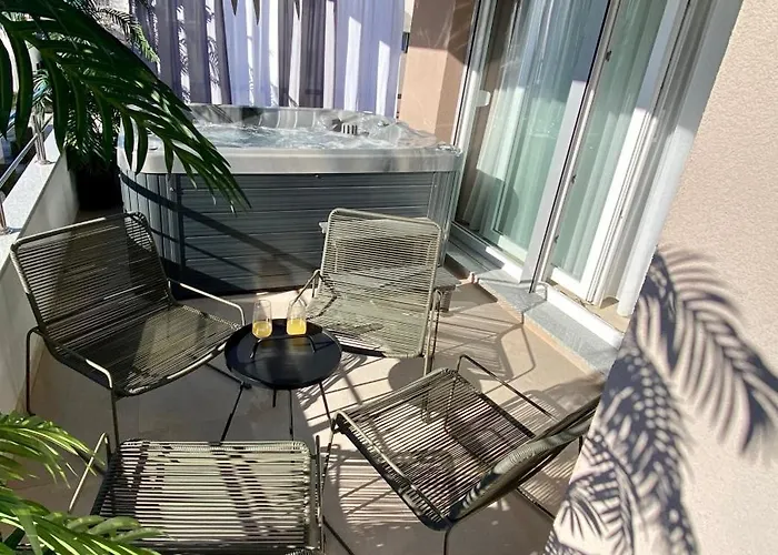 Luxury Apartment With Jacuzzi