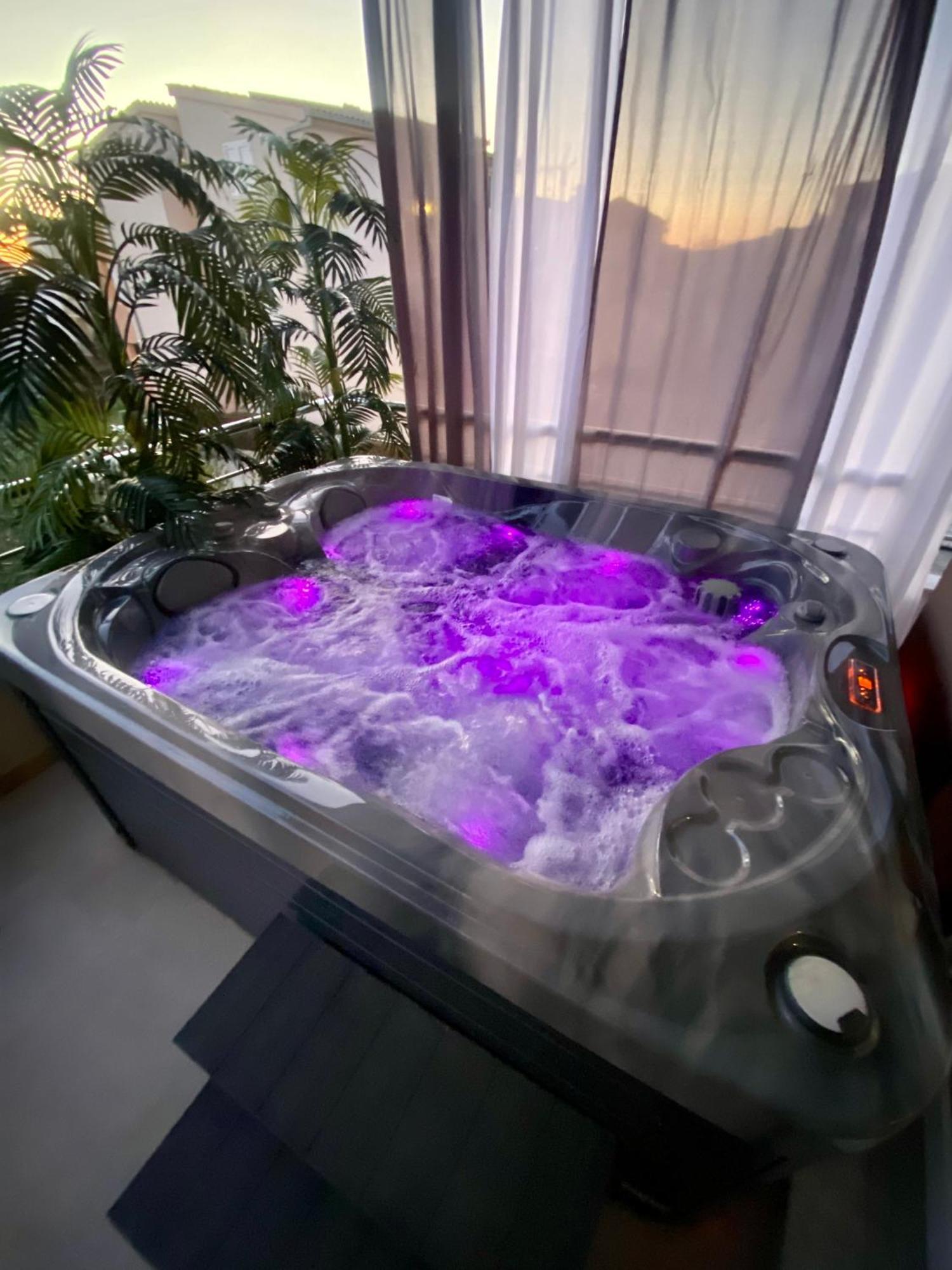 Luxury With Jacuzzi Apartment