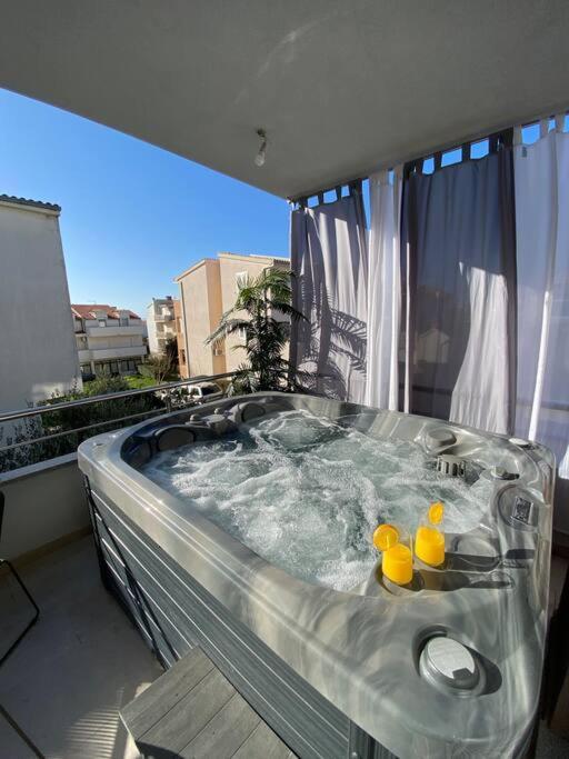 Luxury With Jacuzzi Apartment