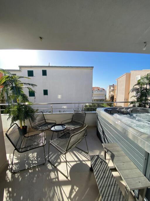 Luxury With Jacuzzi Apartment *