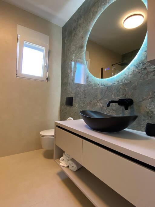 Luxury With Jacuzzi Apartment Podstrana