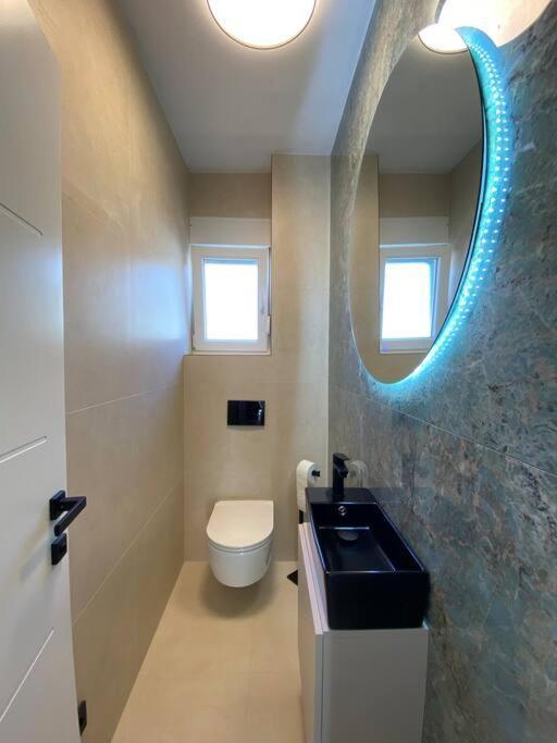 Luxury With Jacuzzi Podstrana
